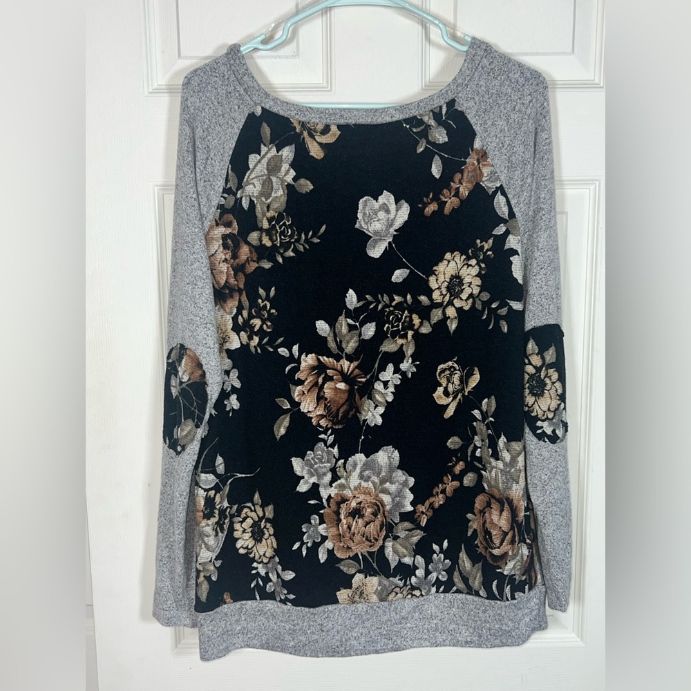 🔥 Sun n Moon Boutique Brand Black and Gray Floral Sweatshirt w elbow patches - Picture 3 of 4